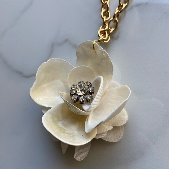 Looking Glass Couture Jewelry - Handmade Flower Seashell Necklace Mermaidcore Nautical Casual Beach Wedding